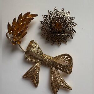 Elegant Vintage Gold Brooch Set